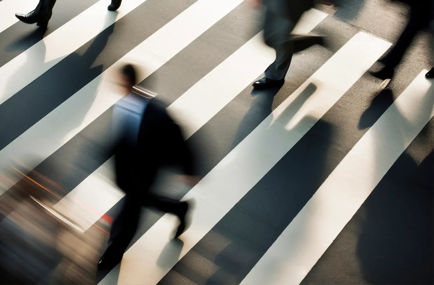 People-sitting-on-stairs copia-1